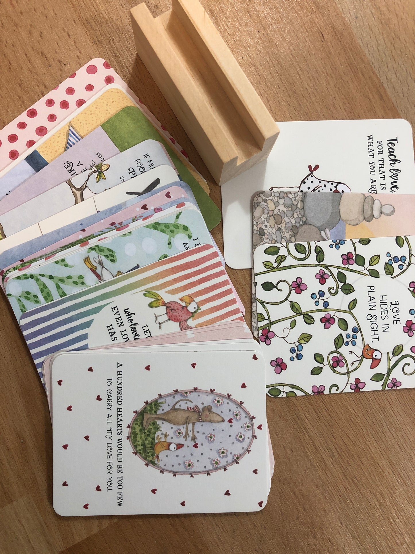 TWIGSEEDS A LITTLE BOX OF JOY | 24 AFFIRMATIONS CARDS + WOOD STAND