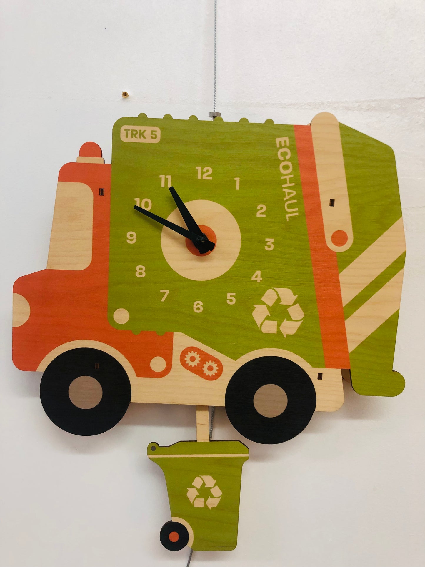 Garbage truck - pendulum clock